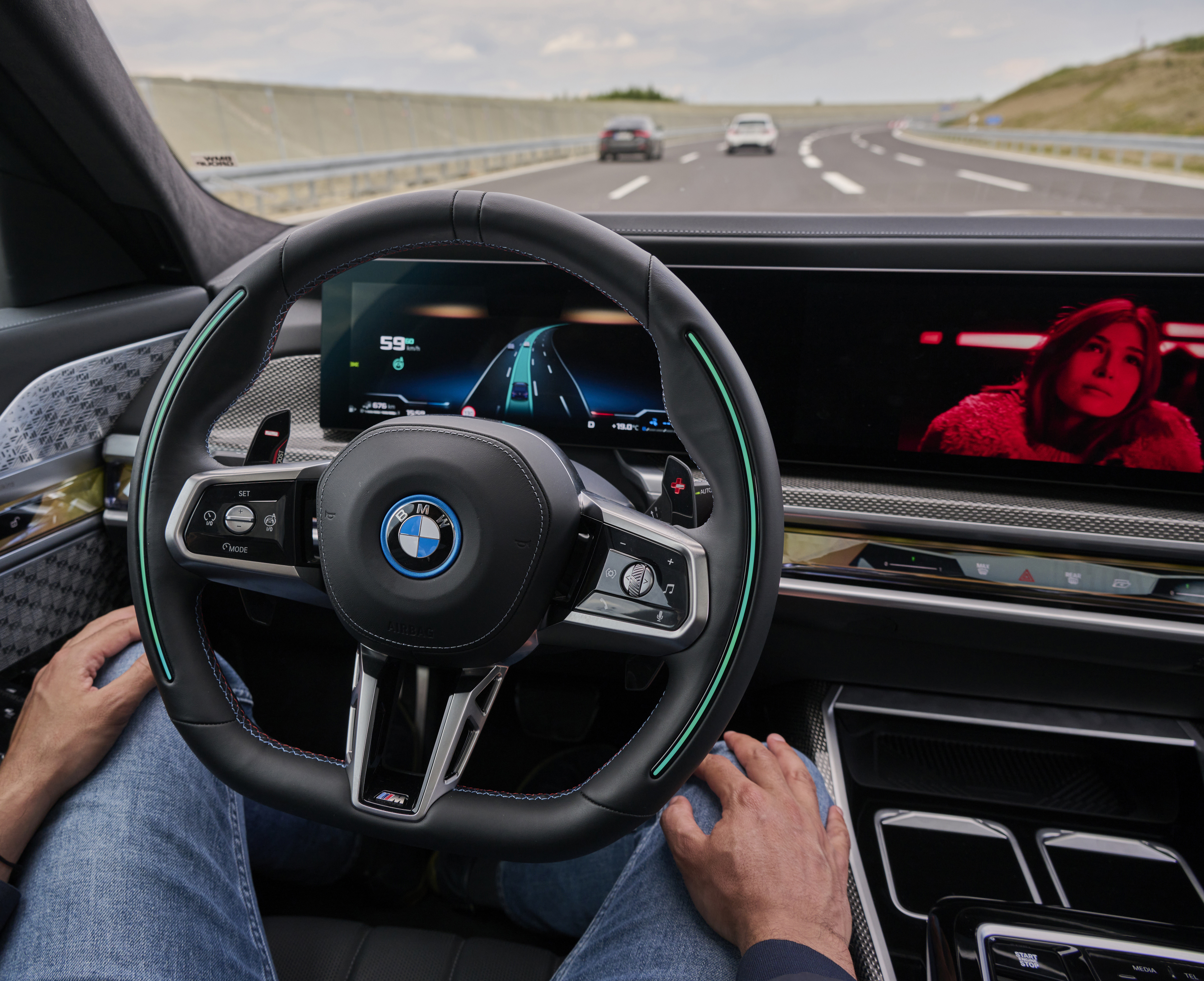 Innovaciones BMW comprometidas con una movilidad más segura, inteligente y conectada.